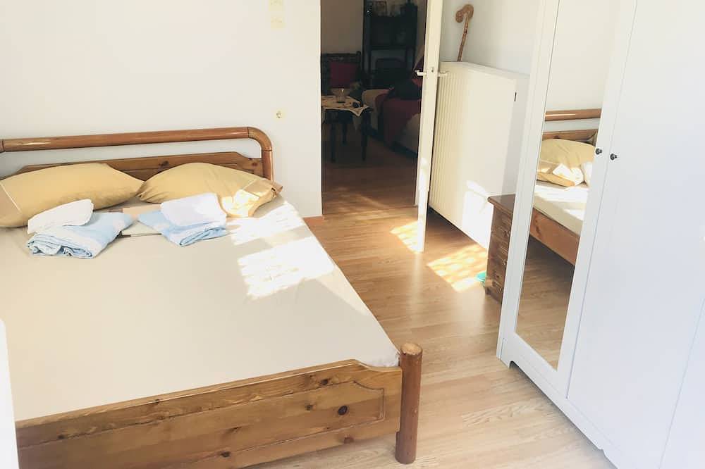 Villa Mare Loutraki, ruhige Villa in der Natur, zwei Schritte zum Strand und privaten Garten in Loutraki-Perachora, Korinthia