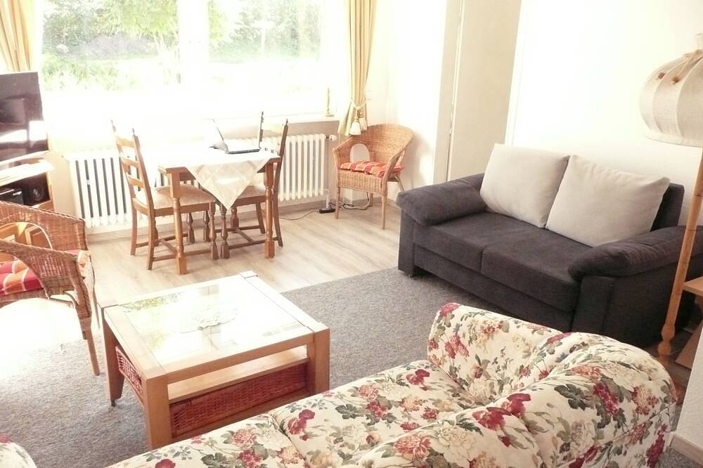 Ganze Wohnung, Kleines Appartement mit großem Wintergarten. Für bis zu 3, höchstens 4 Gästen. in Malente, Ostholstein