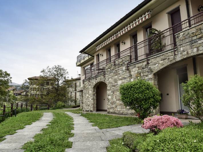 Ferienhaus für 4 Personen, mit Balkon und Terrasse sowie Garten und Seeblick in Comune di Luino