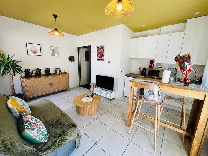 Gîte pour 3 personnes, avec Terrasse dans Charnècles