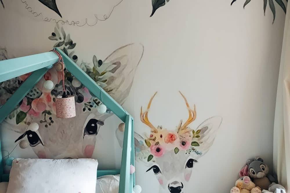 Maison Typiquement Bordelaise en Centre Ville Avec Jacuzzi in Bordeaux, Bordeaux region