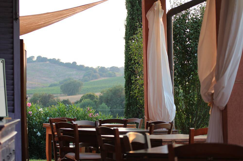 Farmhouse with wine cellar near the sea, Saturnia Spa and Nature Park in Magliano in Toscana, Grosseto Provinz