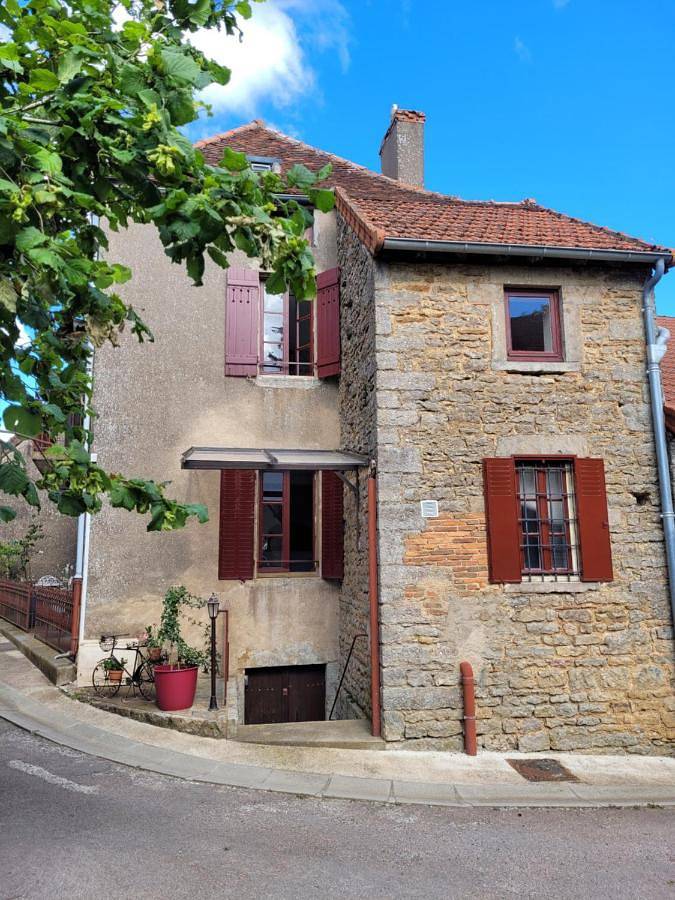 Gîte pour 6 personnes, avec terrasse à Saint-Sernin-du-Plain - 4