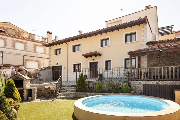 Casa de vacaciones para 10 personas, con jardín además de piscina y vistas - 1