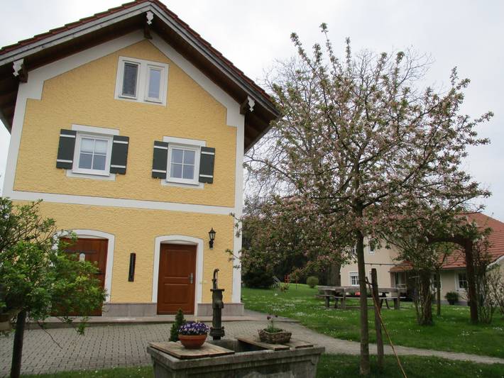 Ferienhaus Mühlfeldner - Ferienhaus 86 qm, 2 Schlafzimmer, Wohnzimmer mit Schlafcouch, Terrasse und Garten in Laufen, Rupertiwinkel