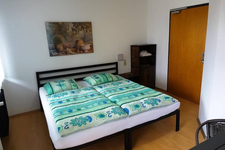 Hotel, mit Balkon und Terrasse sowie Garten und Ausblick in Fränkisches Weinland - 2