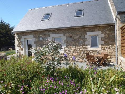 Gîte pour 4 personnes, avec Jardin à Lanmodez