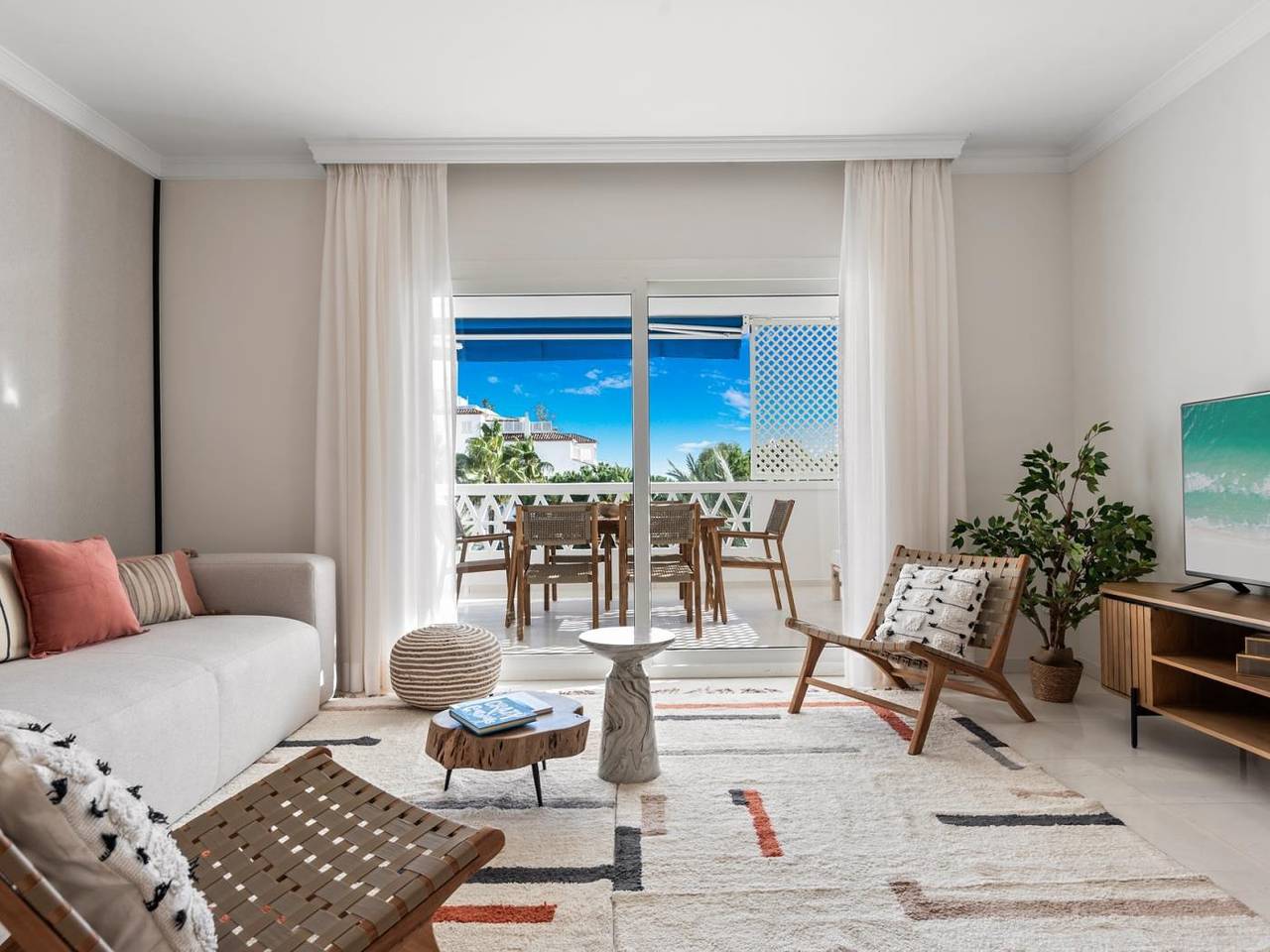 Entire holiday apartment, Apartment in Las Gaviotas for 8 people | 1-201 in Medina Gardens, Marbella