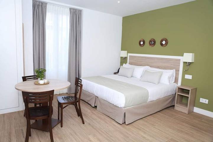 Appartement entier, Studio extérieur avec balcon pour 2 personnes in Centro (Madrid), Madrid