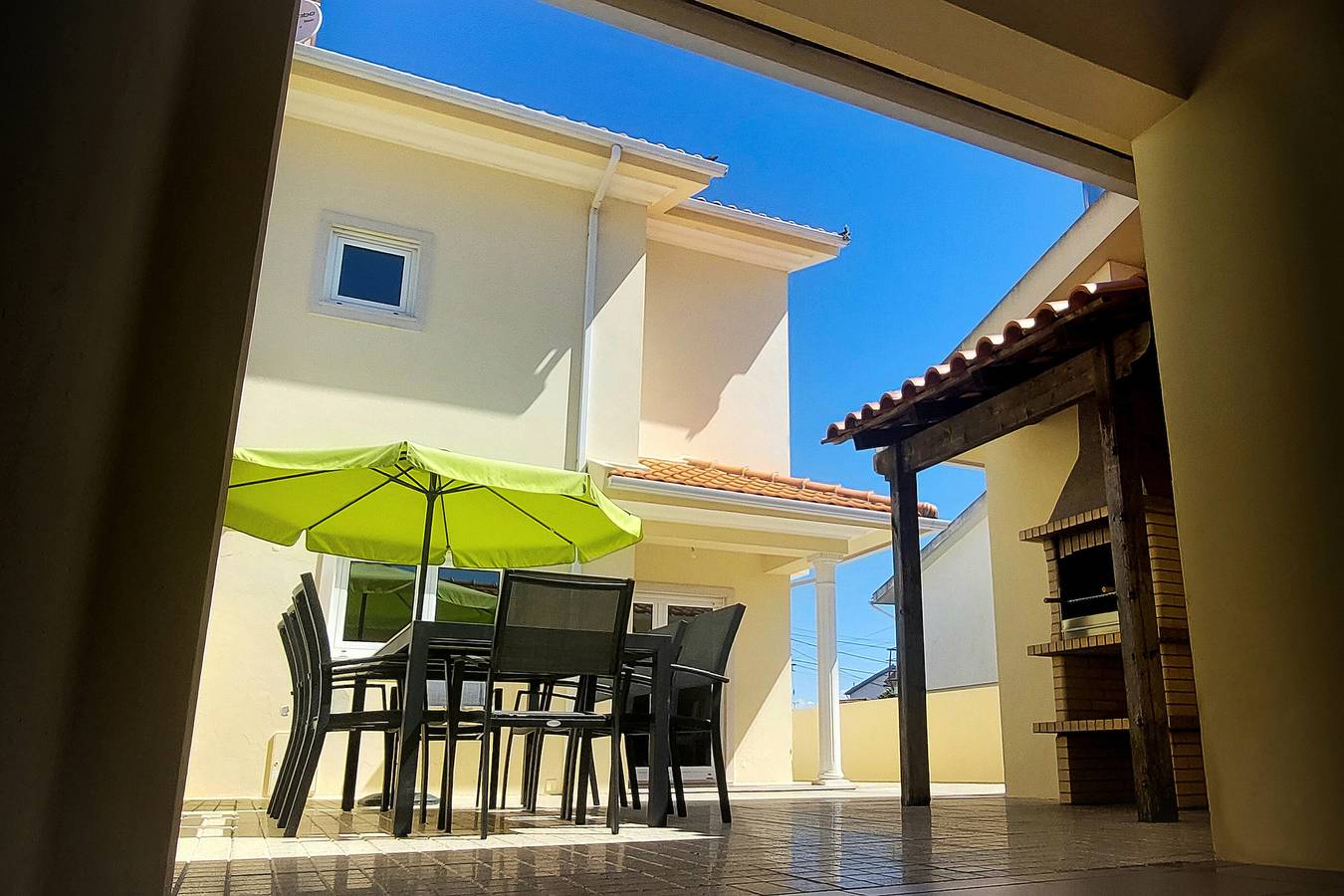 Vacation Home "Vivenda Sol E Mar" with 2 Private Terraces, 3 Balconies & Wi-Fi in Gafanha da Nazaré, Aveiro District