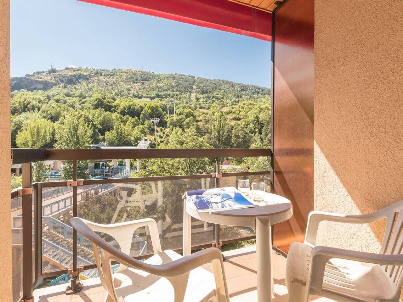 Entire apartment, Cosy Studio with Balcony near Prorel Cable Car, Sleeps 4 in Briançon, Serre Chevalier