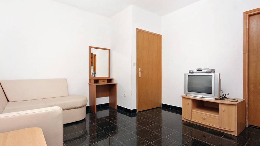 Ferienwohnung für 6 Personen, mit Terrasse in Razanac - 2