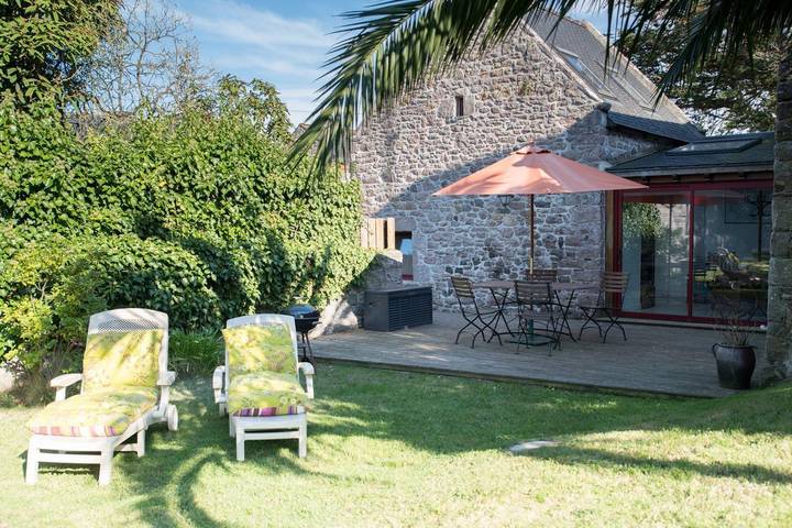 Gîte pour 4 personnes, avec Terrasse ainsi que Jardin et Vue à Plévenon