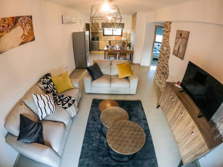 Appartement de vacances pour 4 personnes, avec bassin pour enfant et piscine ainsi que vue et jardin