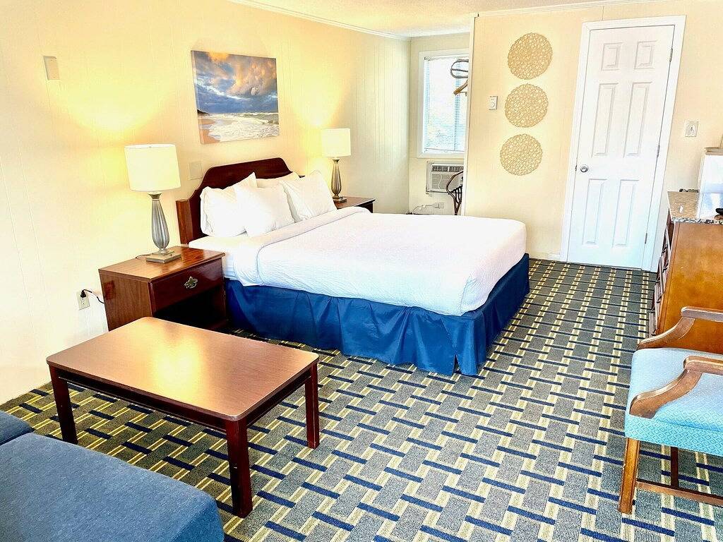 Ocean Breeze Motel - Standard Queen in Yarmouth, Cape Cod