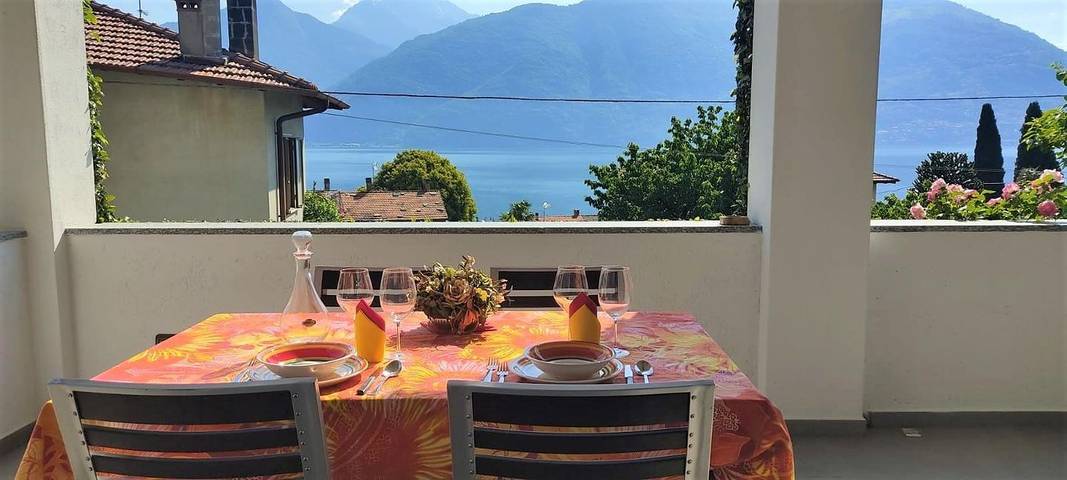Ferienwohnung für 4 Personen, mit Terrasse und Garten sowie Sauna und Seeblick in Acquaseria
