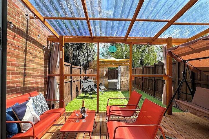 Ferienhaus für 4 Personen, mit Balkon und Garten sowie Whirlpool - 1