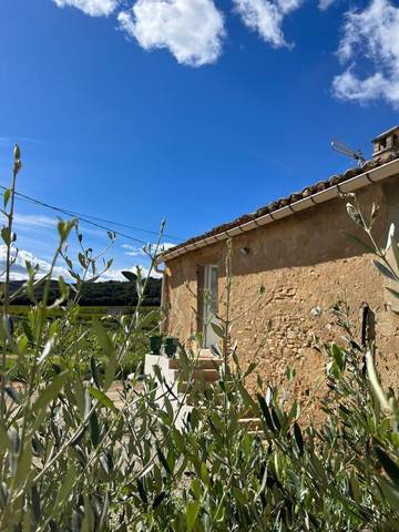 Gîte pour 3 personnes, avec terrasse à Vénéjan