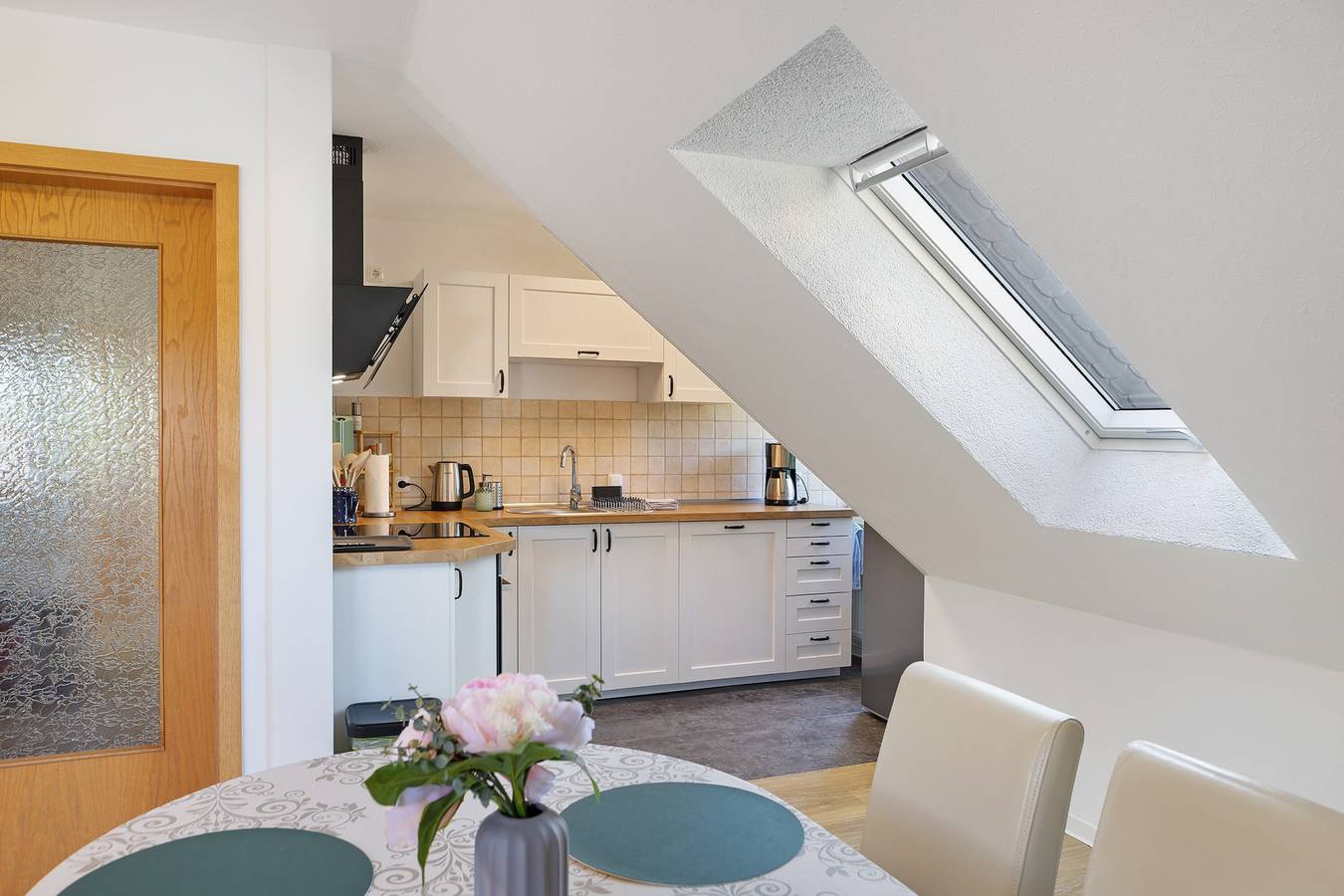 Apartamento entero, Apartamento vacacional 'Kleinbreitenbach 2' con vistas a la montaña y Wi-Fi in Plaue, Corazón de Turingia