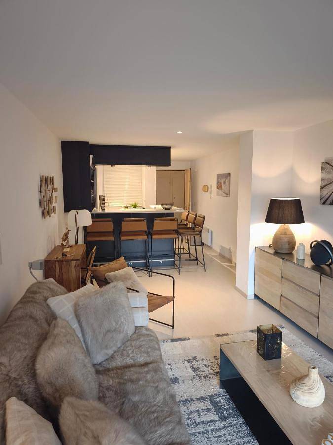 Gîte pour 4 personnes, avec terrasse et vue dans Cinéma L'Aiguille