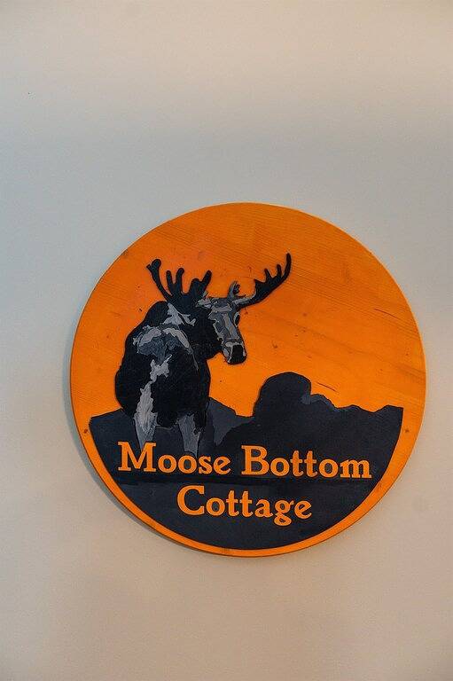 Cottage for 7 people, with balcony and hot tub as well as garden in Alberta