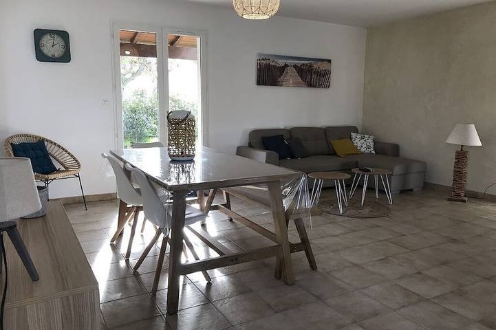 Location de vacances pour 6 personnes, avec Terrasse et Jardin dans Office De Tourisme De La Bree Les Bains