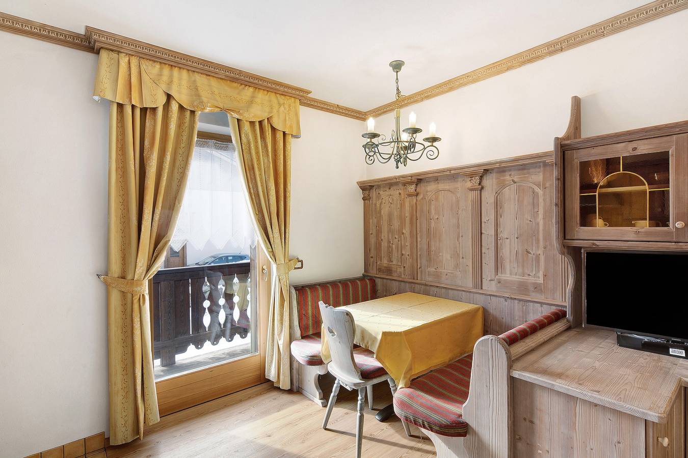 Hel lägenhet, Holiday Apartment "Casa Li Roina n 45" with Mountain View, Balconies & Wi-Fi in Livigno (Town), Livigno