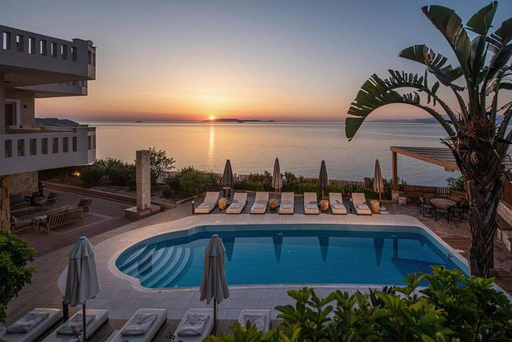 Chalet para 20 personas, con vistas y piscina además de jardín y sauna - 1