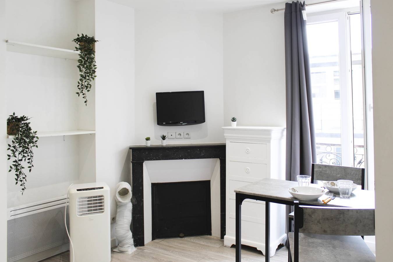 Ganzes Studio, Nice studio with Wifi 10 min walk from Paris in Clichy, Hauts-de-Seine