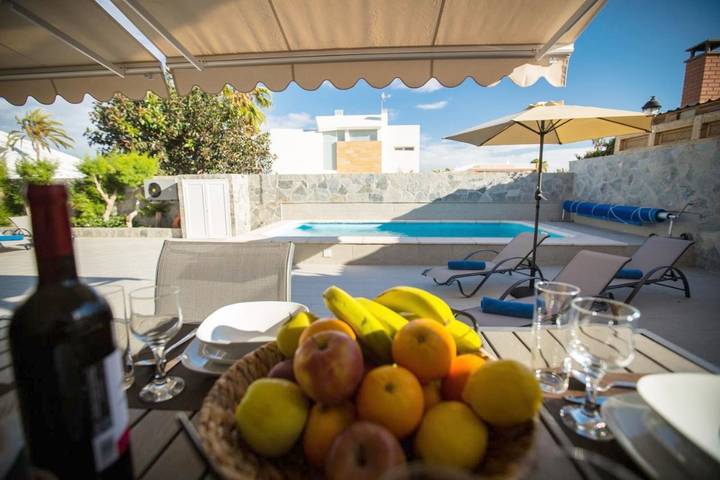 Ferienwohnung für 4 Personen, mit Pool und Terrasse sowie Ausblick - 1