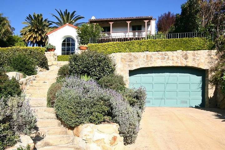 Vacation house for 4 people, with yard, with pets in Santa Barbara