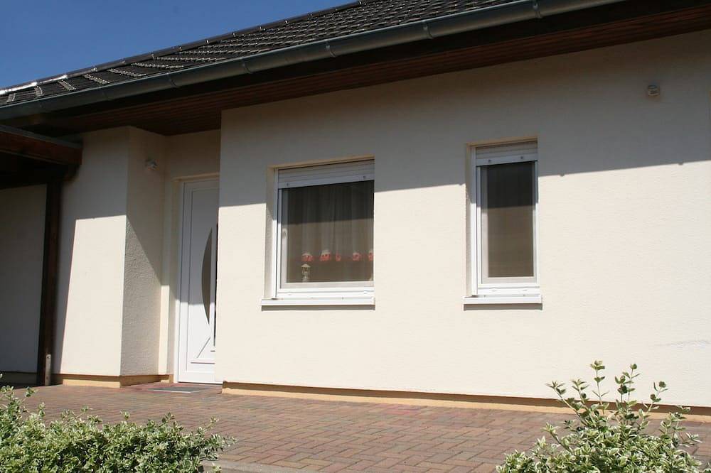 Entire apartment, Modern, quiet vacation apartment (30 m²) with separate entrance near the beach in Drei Kaiserbäder, Heringsdorf