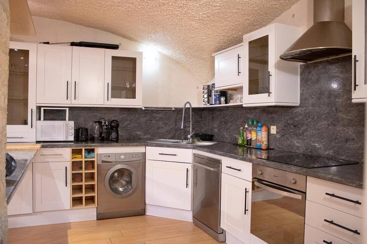 Appartement entier, Two-Bedroom Apartment in Royat, Parc naturel régional des Volcans d'Auvergne