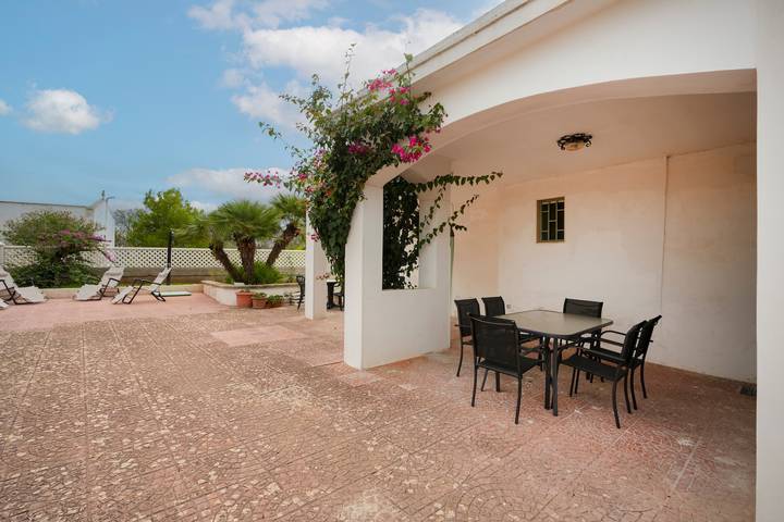 Casa Vacanze 'Trullo Luce Ostuni' con terrazza privata e Wi-Fi in Ostuni, Salento