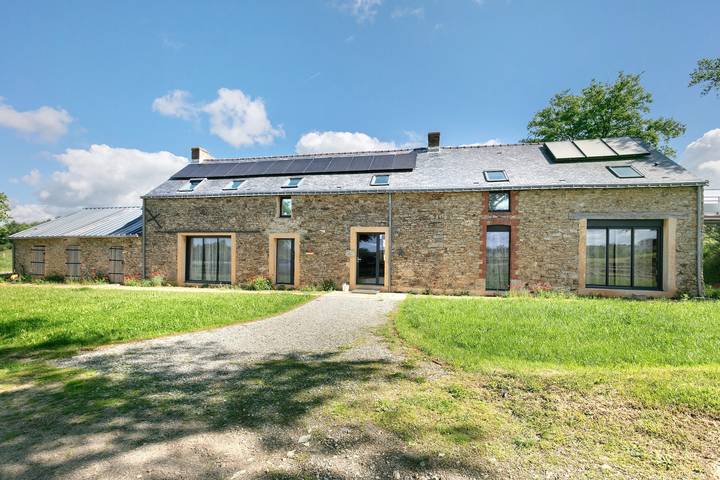 Location de vacances pour 8 personnes, avec Jacuzzi et Jardin ainsi que Sauna et Vue sur le lac à Missillac