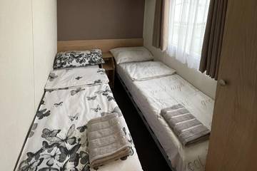 Log Cabin for 10 People in Essex, East of England, Photo 3