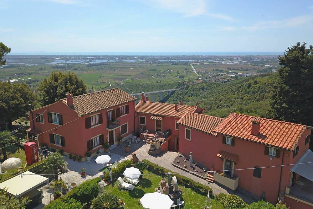 Ganze Wohnung, Ferienwohnung für 4 Personen mit Terrasse und Meerblick in Massarosa, Italienische Riviera