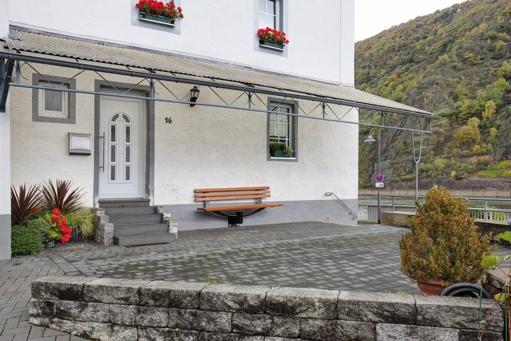 Room 'Large Double Room 4' with Lake View, Shared Terrace and Wi-Fi in Briedern, Cochem-Zell