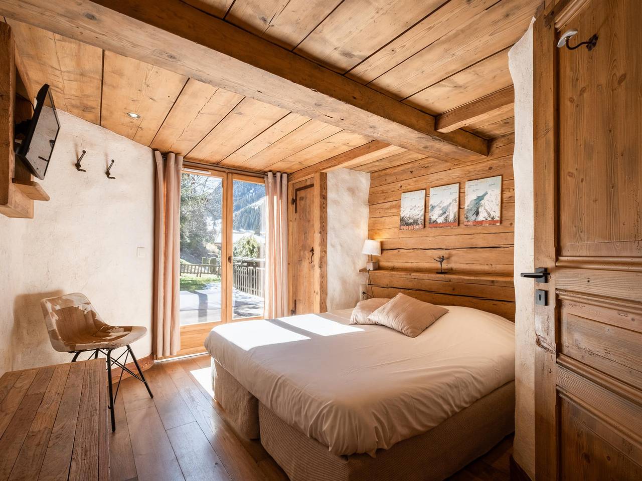 Ganze Wohnung, Gemütliches Berghaus mit Südterrasse und Wlan, direkt an der Piste, 4****  in La Clusaz, Annecy und Umgebung