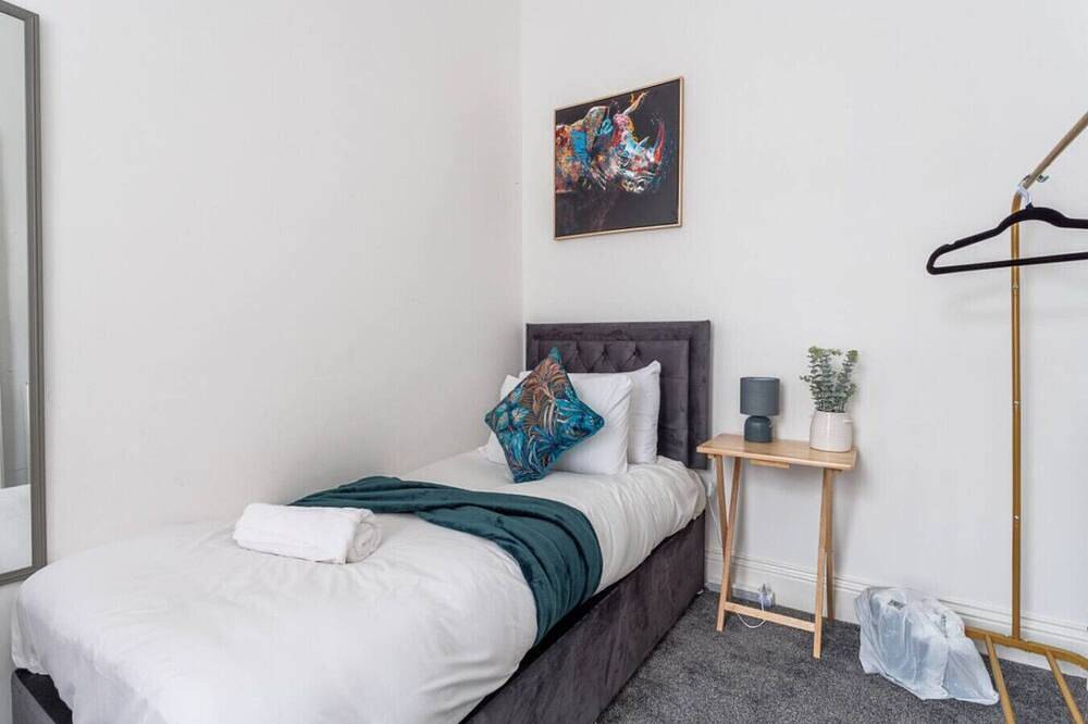 Newly Renovated 3Br House near hospital & uni in Sunderland