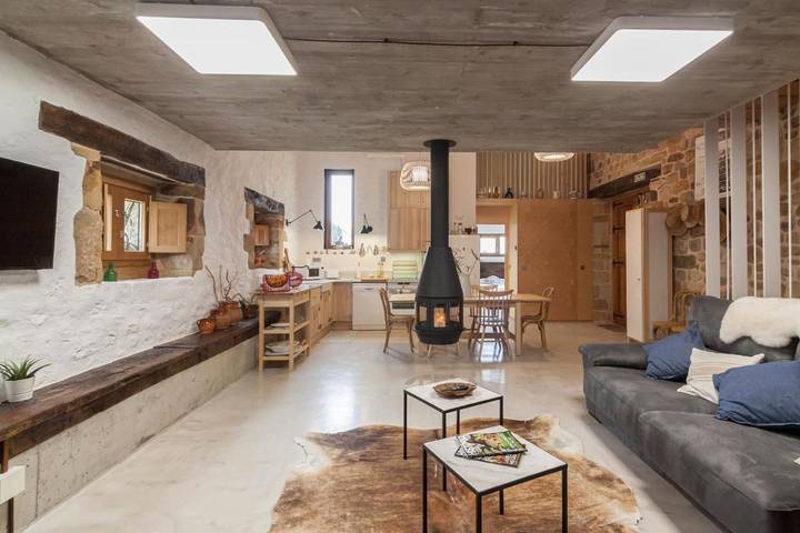 Casa rural para 6 personas, con Balcón y Terraza además de Jardín y Piscina en Villacarriedo