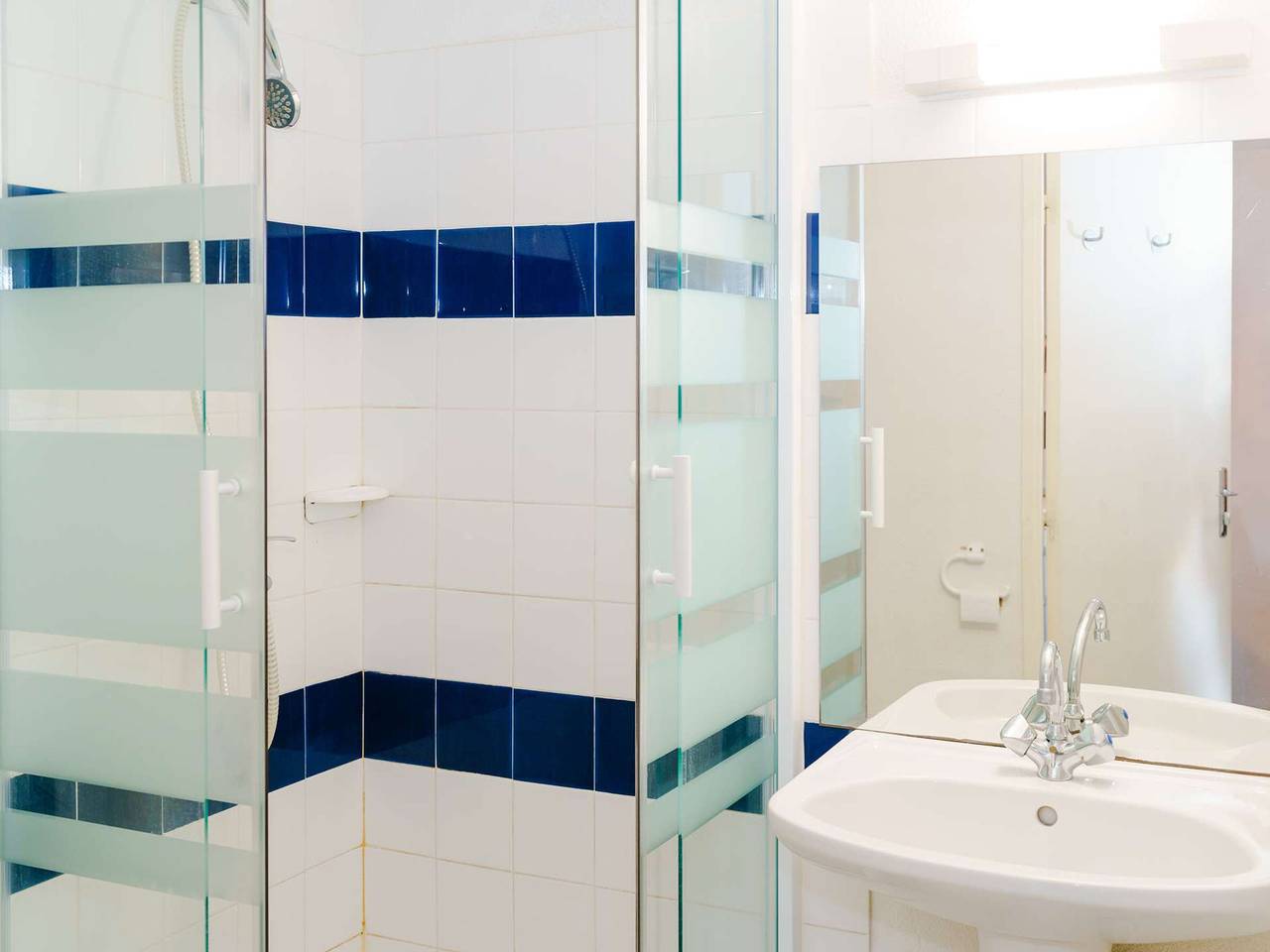 Mezzanine studio with pool, Wifi & pets allowed in Gruissan in Gruissan (Ville), Gruissan