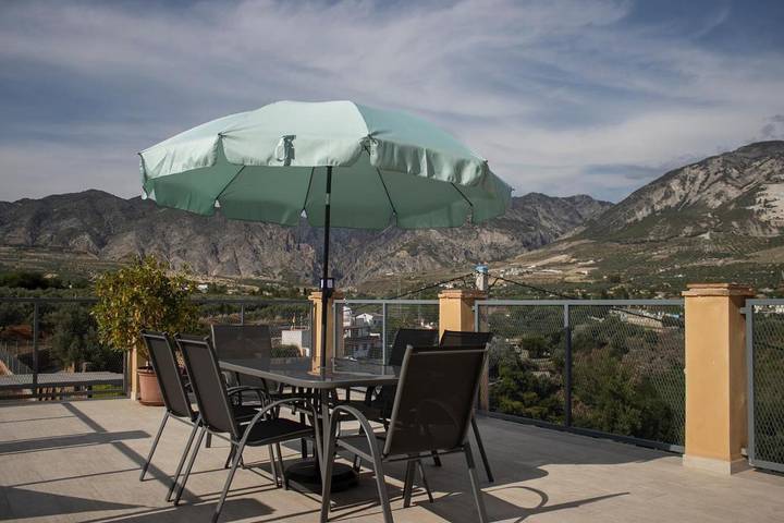 Casa rural para 14 personas, con jardín en Dúrcal