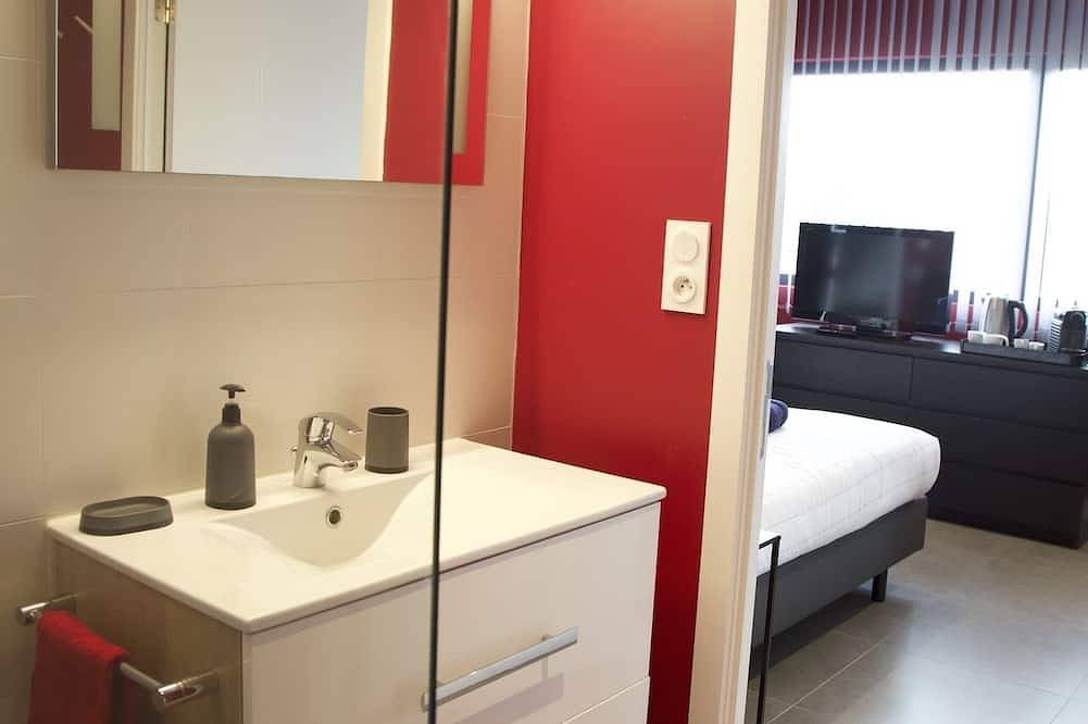 Chambre, sdd - wc, 24 m2, Accès Indépendant D'une Maison sur un Golf / Pkg Fermé in Mérignies, Lille en omgeving