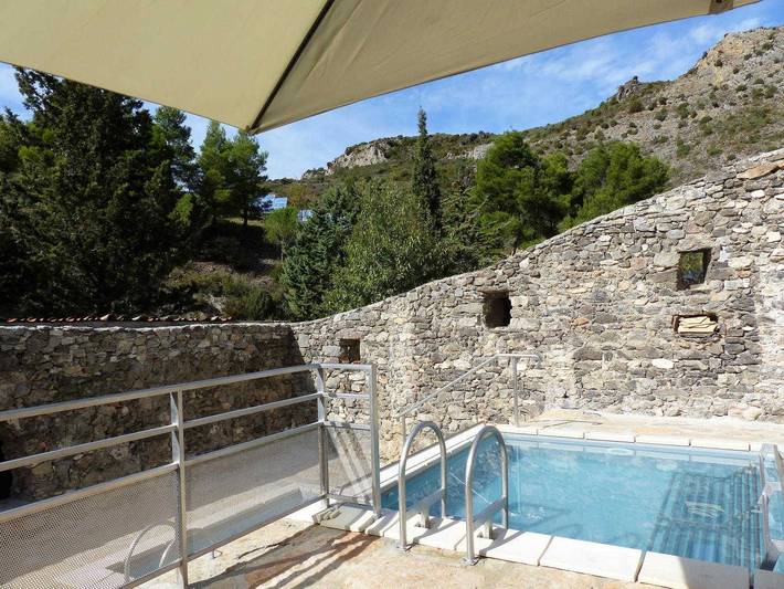 Gîte pour 4 personnes, avec Terrasse ainsi que Jardin et Piscine