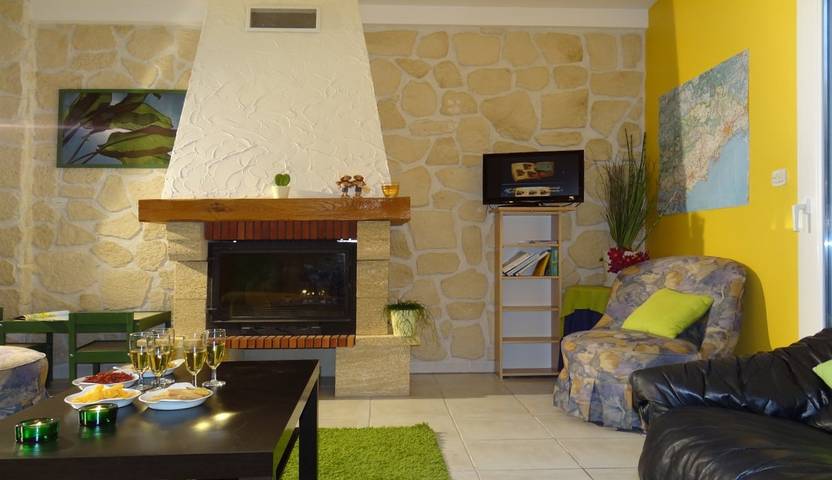 Gîte pour 6 personnes, avec jardin ainsi que piscine et terrasse, animaux acceptés à Notre-Dame-de-Londres - 4