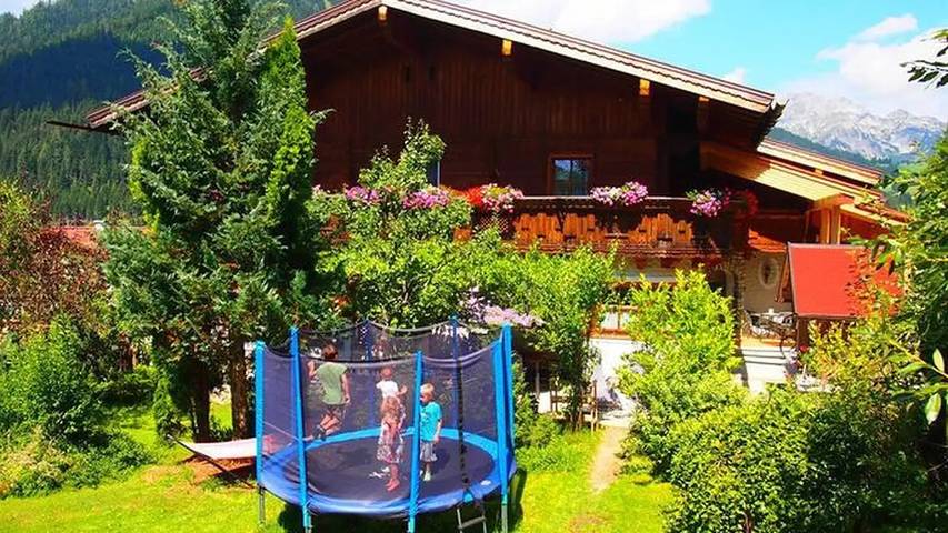 Ferienwohnung für 8 Personen, mit Terrasse und Garten