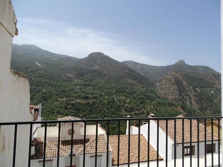 Apartamento para 4 personas, con terraza y vistas en Güejar Sierra