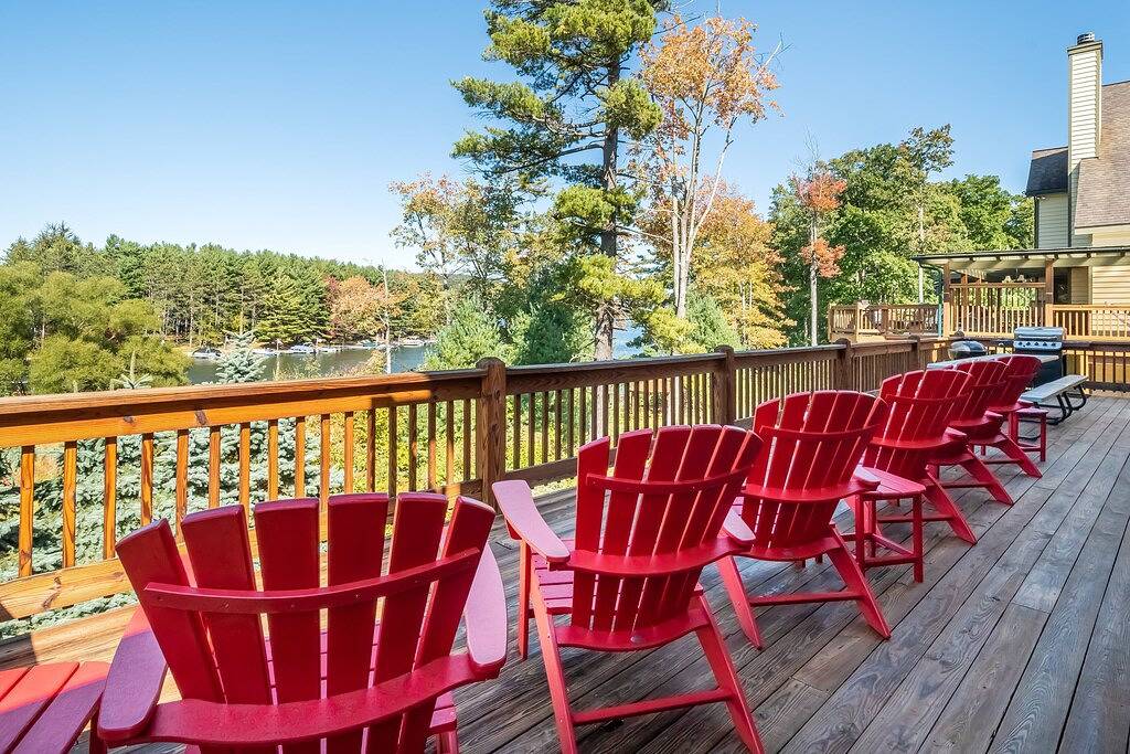 Wunderschönes Haus am See mit privatem Innenpool in Deep Creek Lake