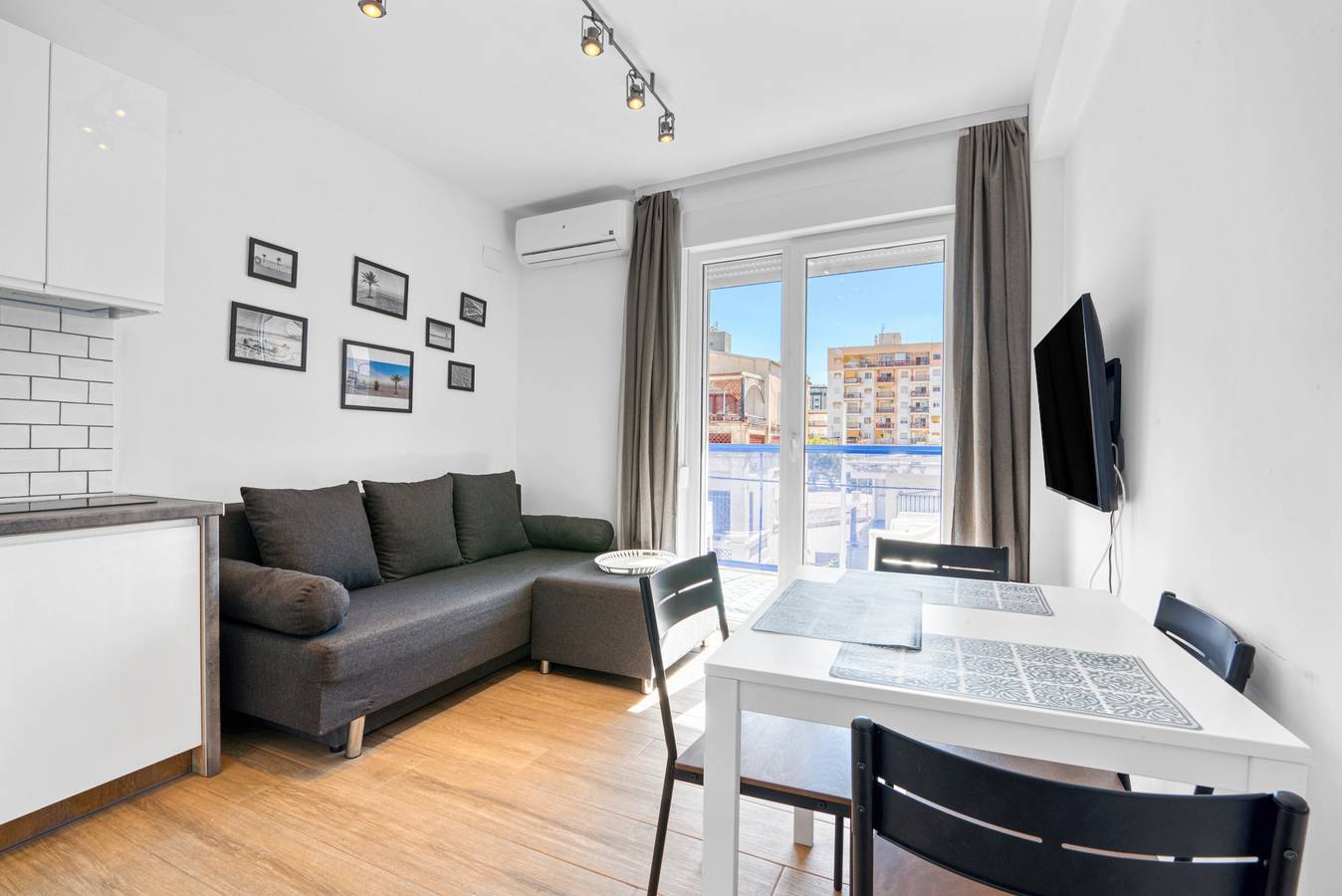 Apartamento entero, Apartamento vacacional "Soleole7" con terraza compartida, aire acondicionado y Wi-Fi in Playa de Gandía, Costa de Valencia